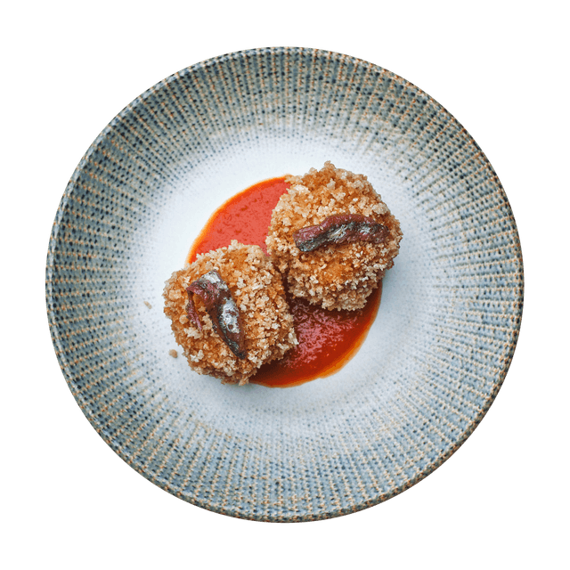 Mozzarella fritta, pomodori, acciughe di Cetara