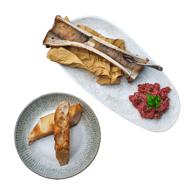 Tartara di manzo, midollo gratinato, focaccia